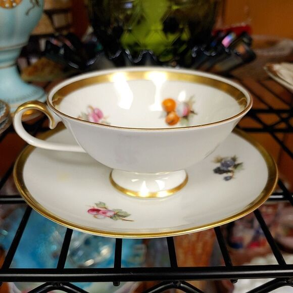 Vintage teacups fruit pattern gold trim - Picture 2 of 7